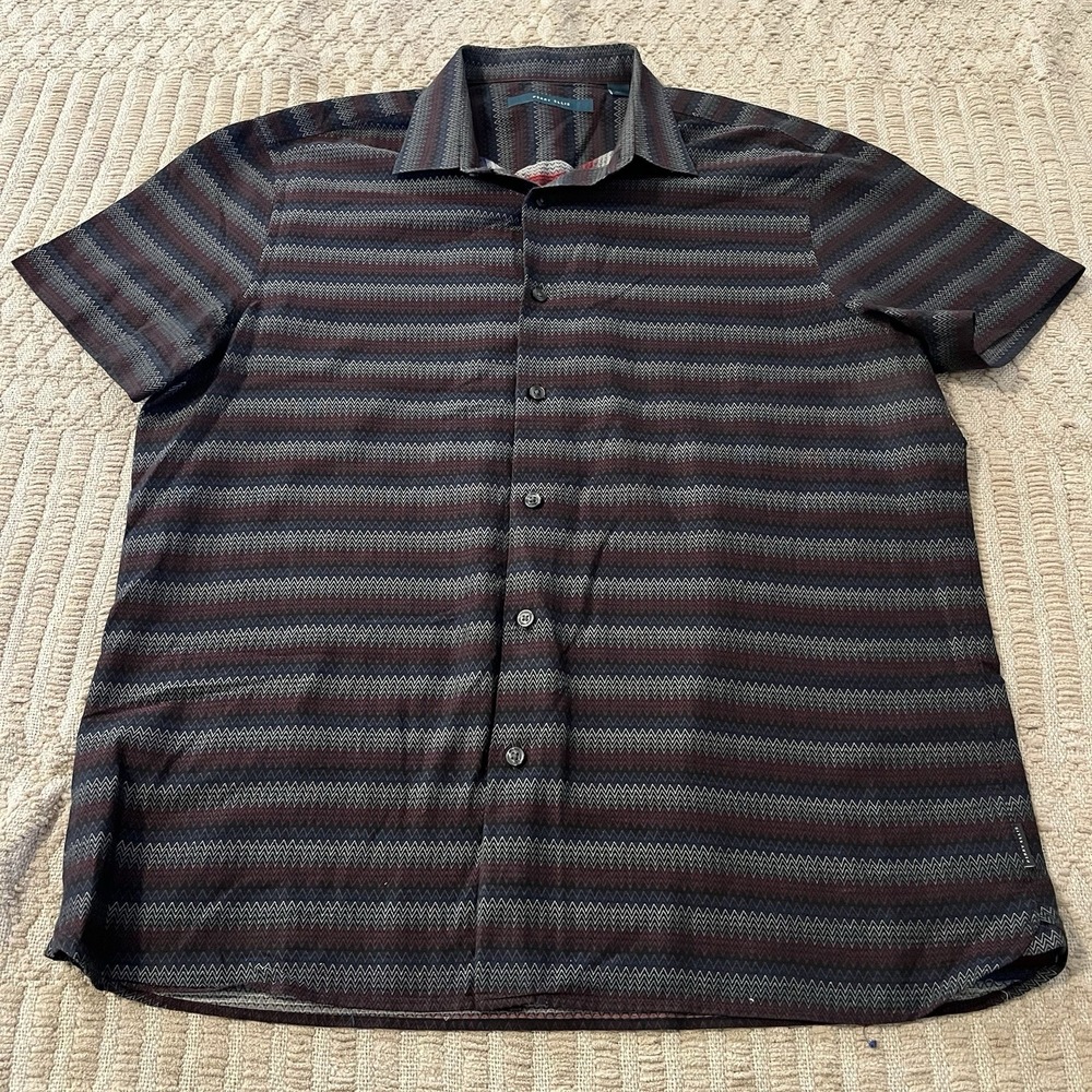 Perry Ellis Men L Button-Down Short Sleeve Zig Zig Red White Blue Black Pattern